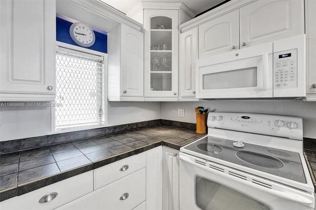 3430 NW 52nd Ave 210, Lauderdale Lakes, FL 33319