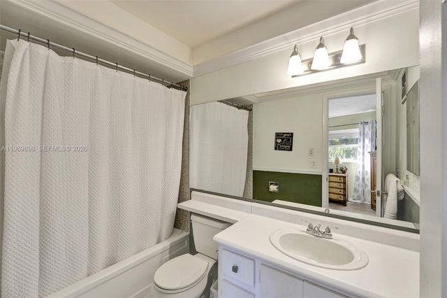 3430 NW 52nd Ave 210, Lauderdale Lakes, FL 33319