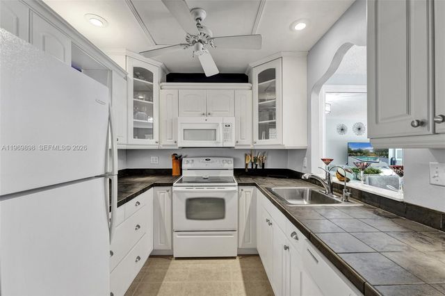 3430 NW 52nd Ave 210, Lauderdale Lakes, FL 33319