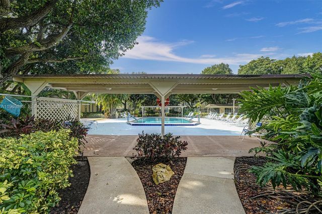 3430 NW 52nd Ave 210, Lauderdale Lakes, FL 33319