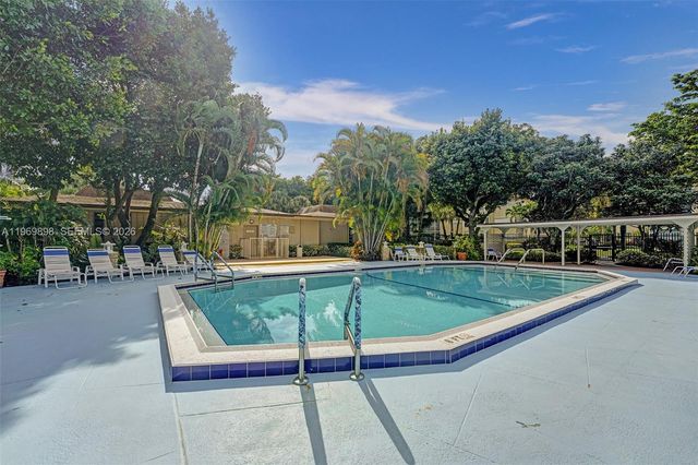 3430 NW 52nd Ave 210, Lauderdale Lakes, FL 33319