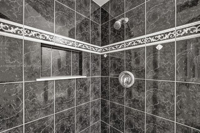 3430 NW 52nd Ave 210, Lauderdale Lakes, FL 33319