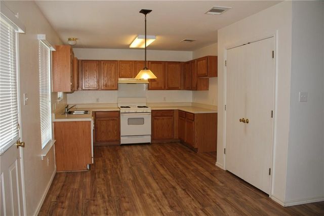 107 Outfitter DR, Bastrop, TX 78602