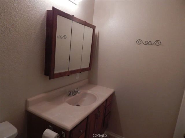 5605 Carlota Blvd B, Los Angeles, CA 90042