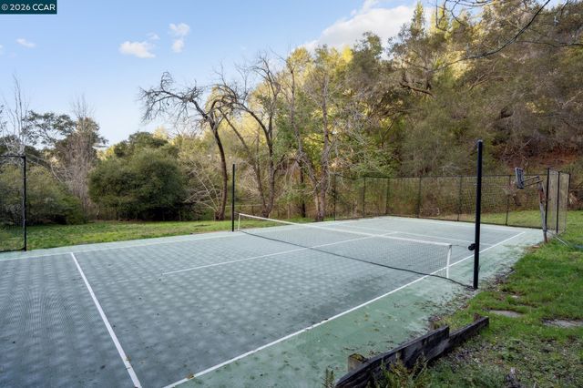 49 Tiger Tail Court, Orinda, CA 94563