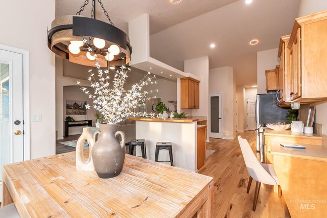 511 N School Ave, Kuna, ID 83634