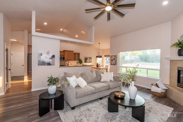 511 N School Ave, Kuna, ID 83634