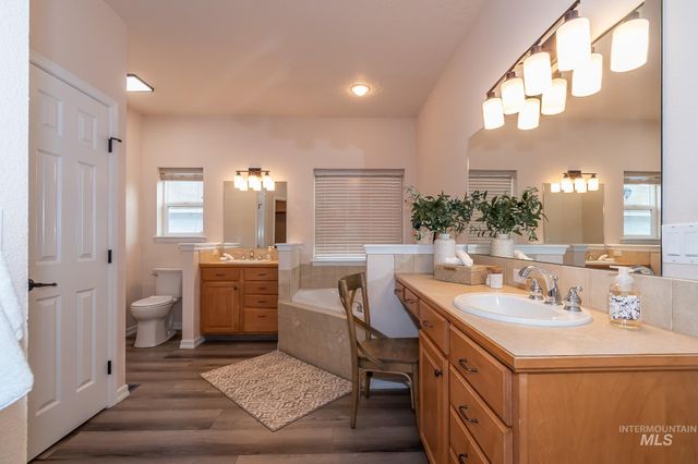 511 N School Ave, Kuna, ID 83634