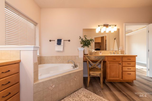 511 N School Ave, Kuna, ID 83634