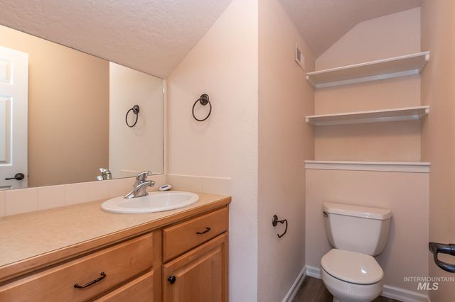 511 N School Ave, Kuna, ID 83634
