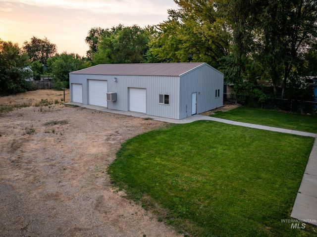 511 N School Ave, Kuna, ID 83634