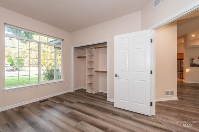 511 N School Ave, Kuna, ID 83634
