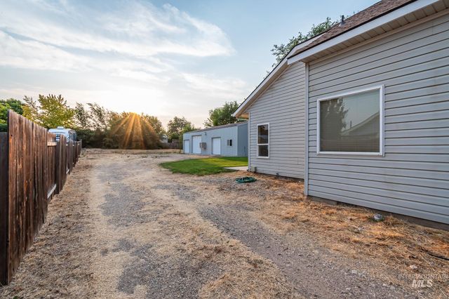 511 N School Ave, Kuna, ID 83634