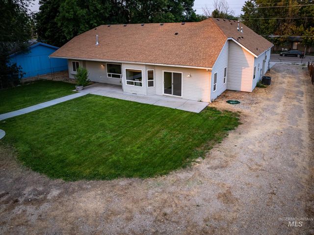 511 N School Ave, Kuna, ID 83634