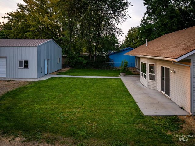 511 N School Ave, Kuna, ID 83634