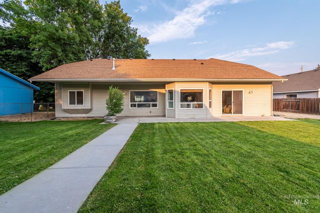 511 N School Ave, Kuna, ID 83634