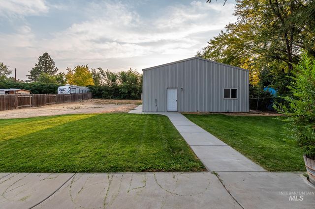 511 N School Ave, Kuna, ID 83634