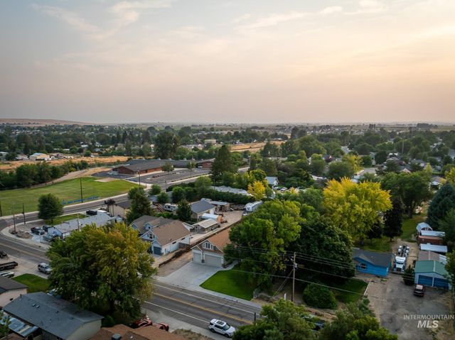 511 N School Ave, Kuna, ID 83634