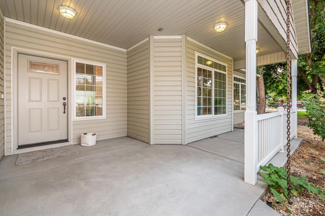 511 N School Ave, Kuna, ID 83634