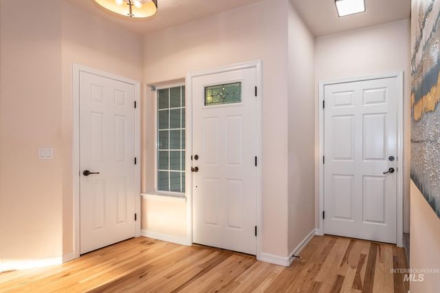 511 N School Ave, Kuna, ID 83634