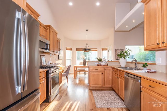 511 N School Ave, Kuna, ID 83634