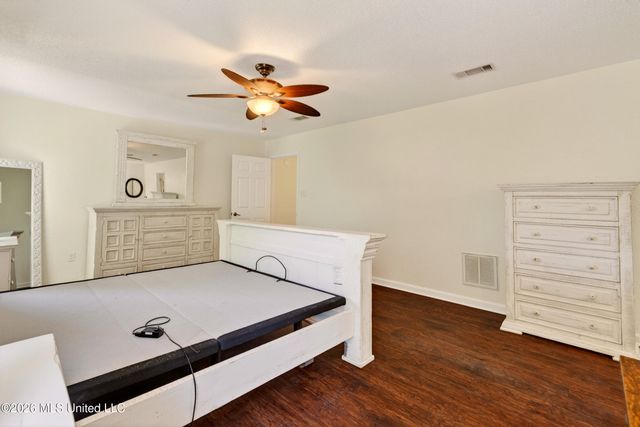 337 Rebecca Avenue, Pass Christian, MS 39571