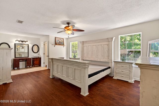 337 Rebecca Avenue, Pass Christian, MS 39571