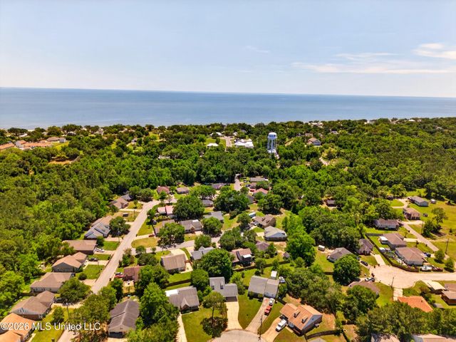 337 Rebecca Avenue, Pass Christian, MS 39571