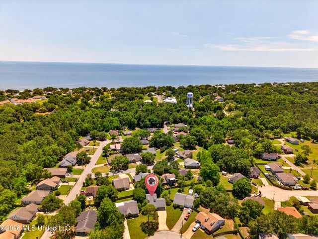 337 Rebecca Avenue, Pass Christian, MS 39571