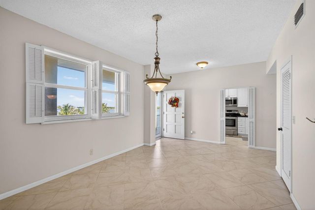 105 Paradise Harbour Boulevard 506, North Palm Beach, FL 33408