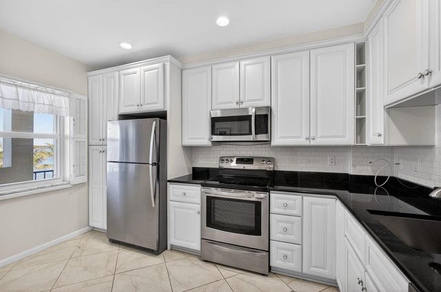 105 Paradise Harbour Boulevard 506, North Palm Beach, FL 33408