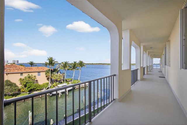 105 Paradise Harbour Boulevard 506, North Palm Beach, FL 33408