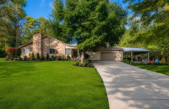 141 White Oak Street, Point Blank, TX 77364