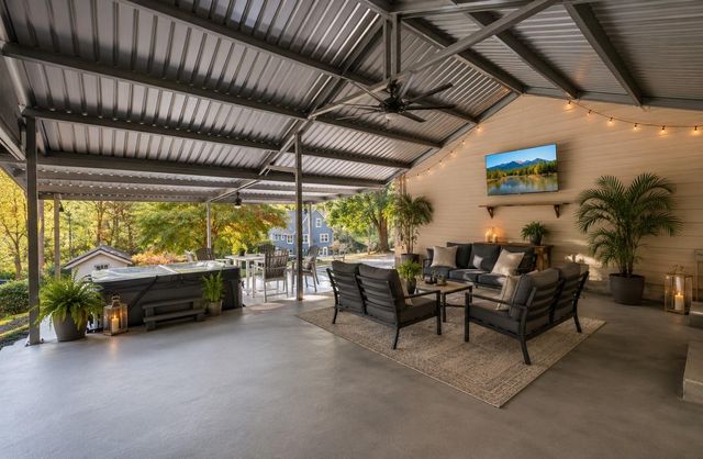 141 White Oak Street, Point Blank, TX 77364