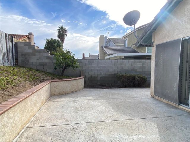 1084 Jacaranda Road, Colton, CA 92324