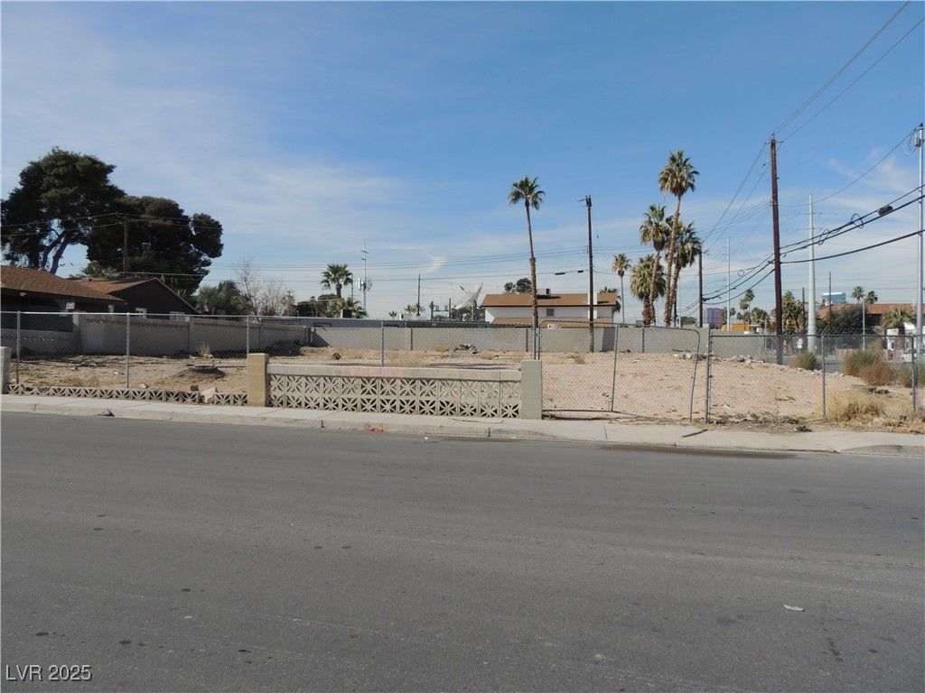 Image 3 of property listing at 3313 Seneca Drive, Las Vegas, NV 89169