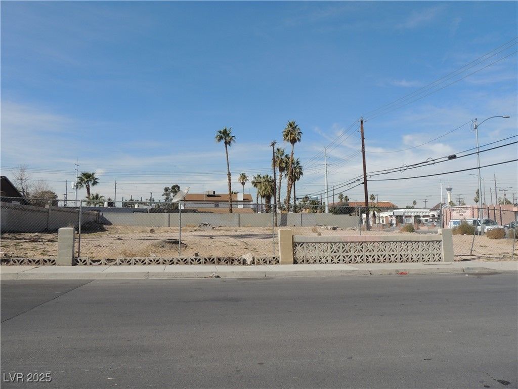 Image 4 of property listing at 3313 Seneca Drive, Las Vegas, NV 89169