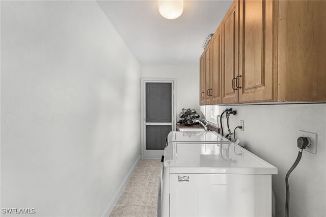 1935 SE 36th TER, Cape Coral, FL 33904