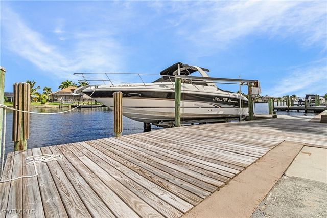 1935 SE 36th TER, Cape Coral, FL 33904