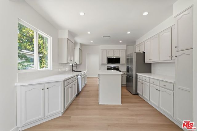 3022 W 73rd Street, Los Angeles, CA 90043