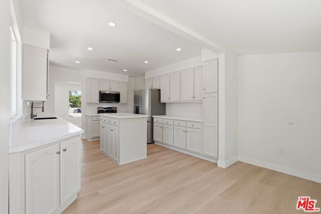 3022 W 73rd Street, Los Angeles, CA 90043