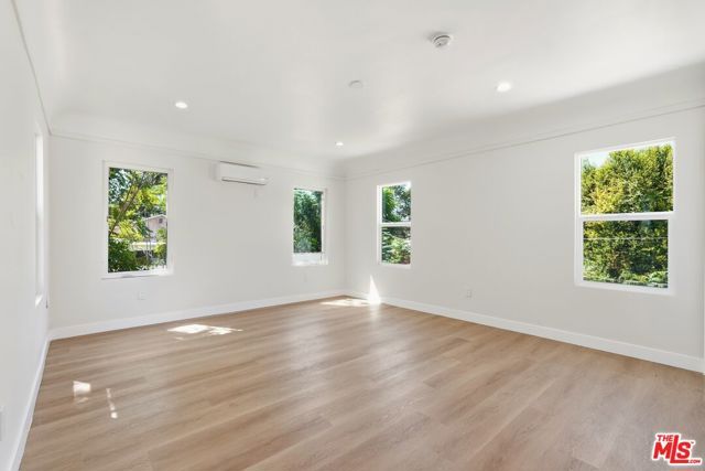 3022 W 73rd Street, Los Angeles, CA 90043