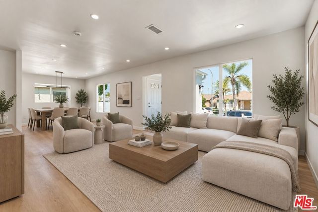 3022 W 73rd Street, Los Angeles, CA 90043