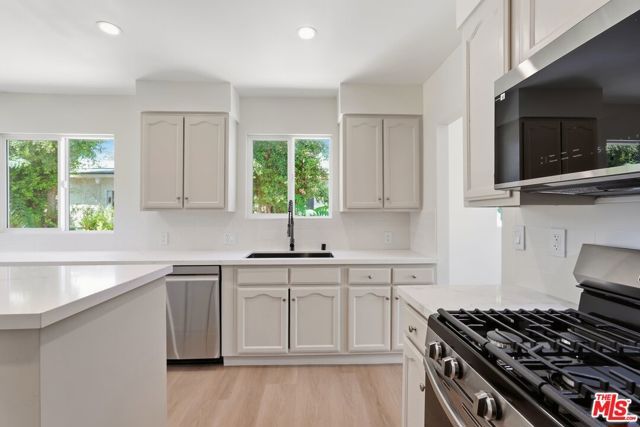 3022 W 73rd Street, Los Angeles, CA 90043