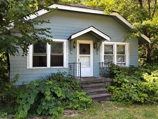 8706 Stearns Road, Olmsted Twp, OH 44138