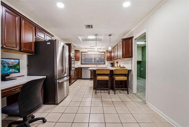 2200 Barbe Court, Lake Charles, LA 70601