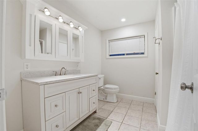 2200 Barbe Court, Lake Charles, LA 70601