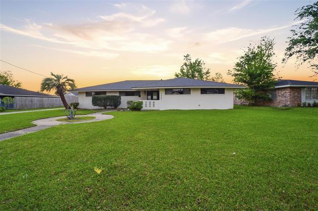 2200 Barbe Court, Lake Charles, LA 70601