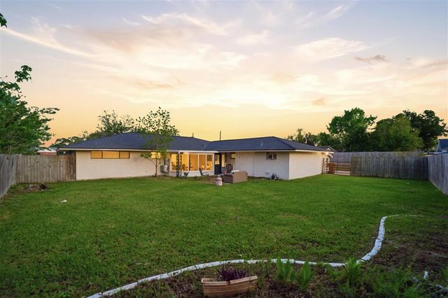 2200 Barbe Court, Lake Charles, LA 70601