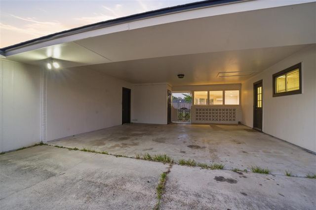 2200 Barbe Court, Lake Charles, LA 70601